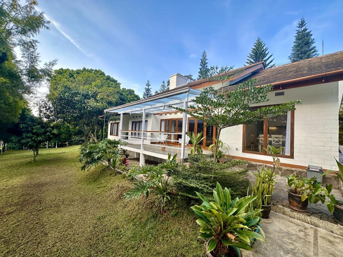 Villa Putih Le Cordon Bandung Exterior foto